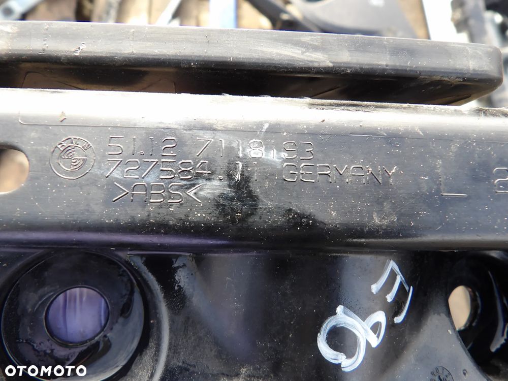 BMW - E90 - ŚLIZG LAMPY TYLNEJ - PRAWY/LEWY - CENA ZA 1 SZT - 7118194  7118193 - 3