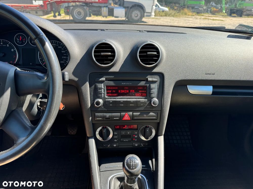 Audi A3 1.6 Ambiente - 3