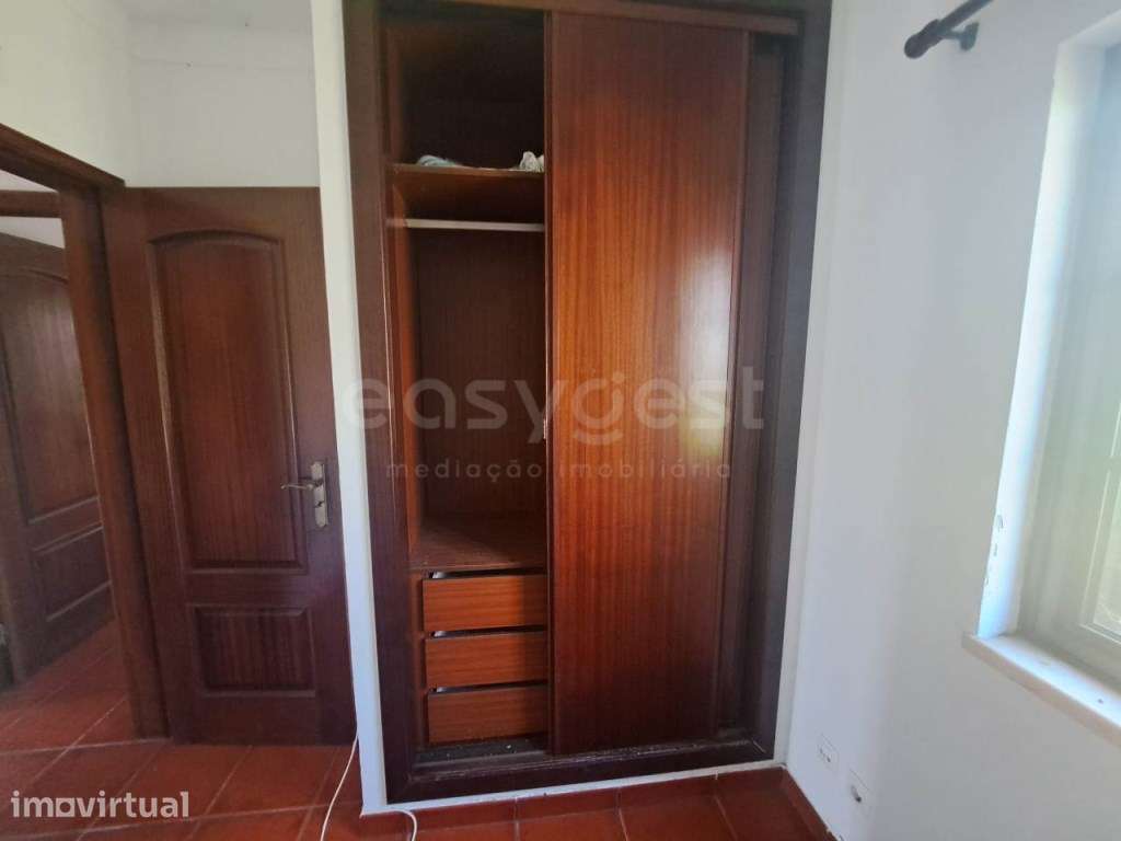 Moradia T4 em São Luís, com áreas amplas e excelente potencial para... - Grande imagem: 5/35