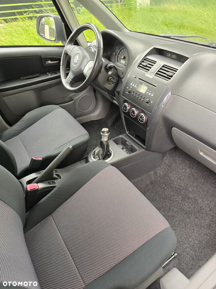 Suzuki SX4 1.6 GS / Premium - 14