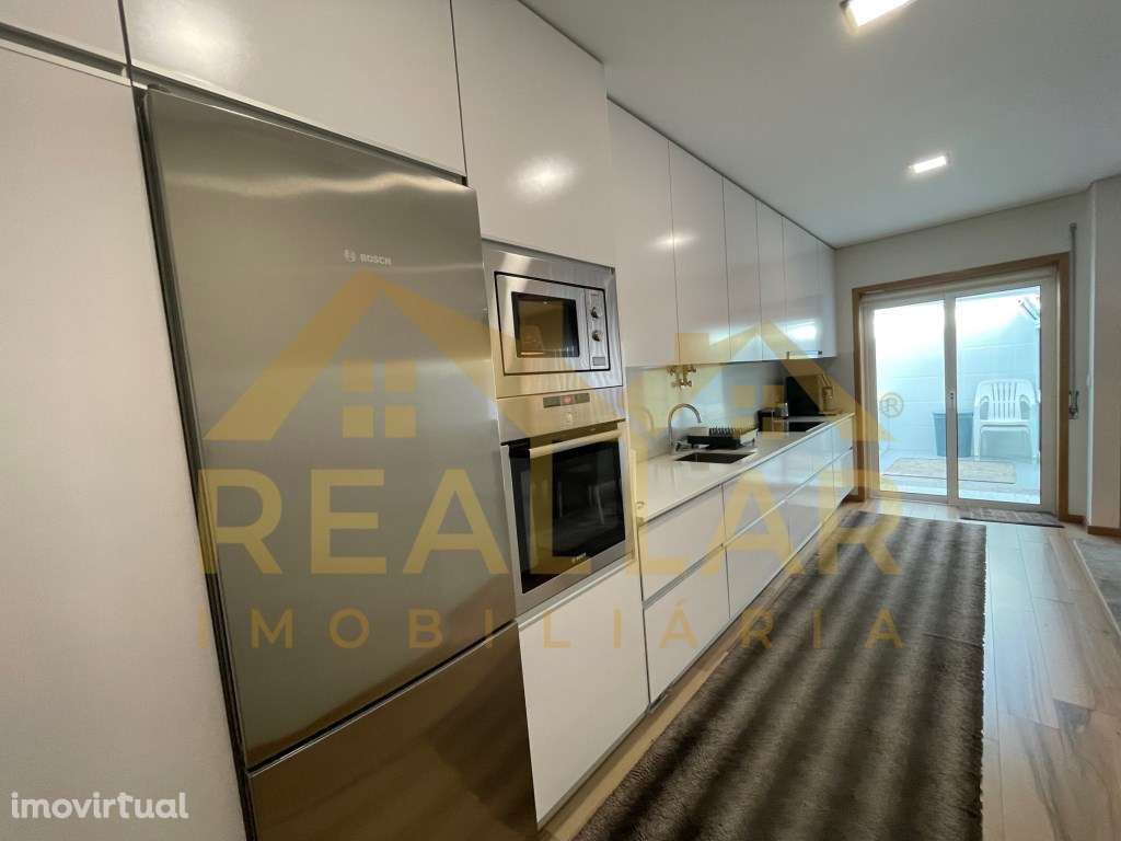 Moradia V3+1 de luxo em banda na Póvoa de Varzim - Grande imagem: 2/39