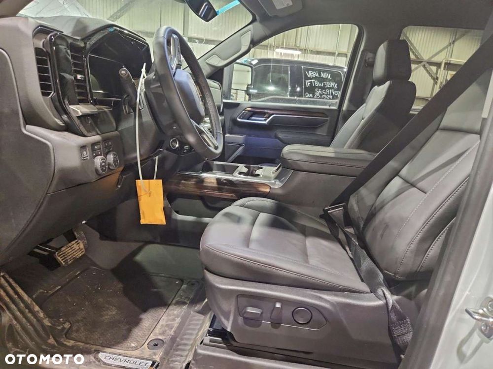 Chevrolet Silverado - 2