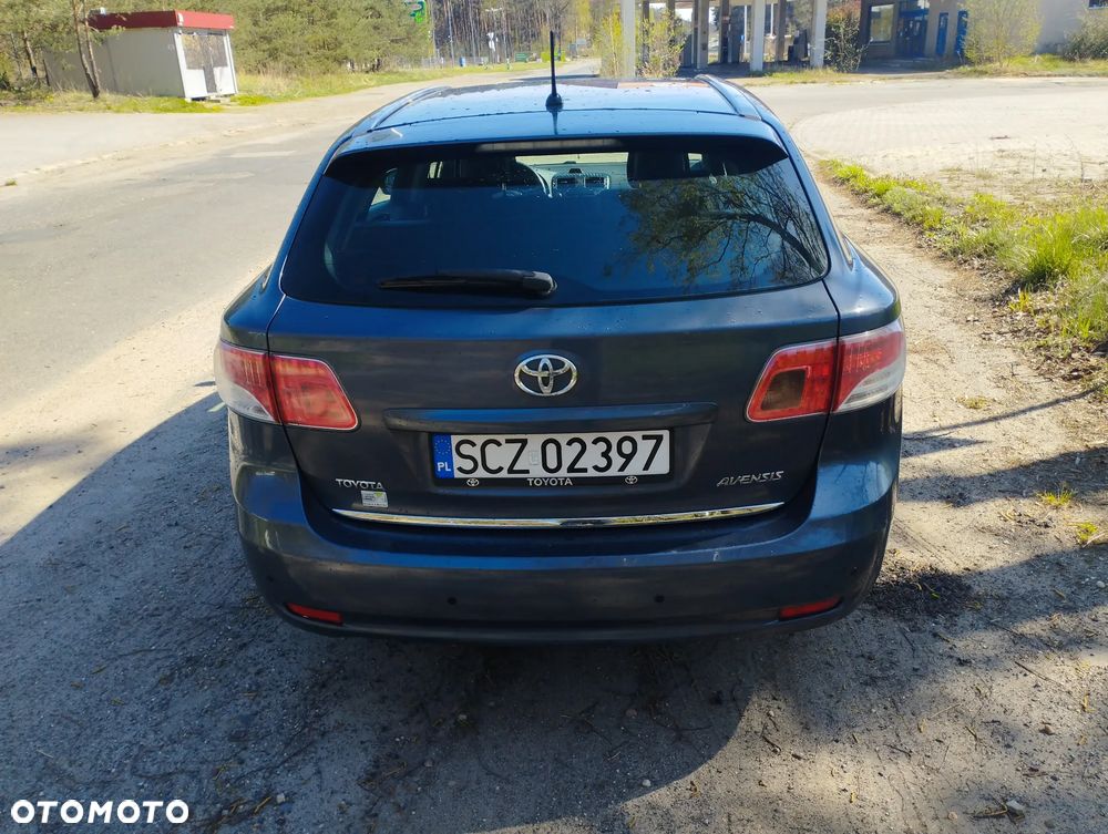 Toyota Avensis 1.8 Luna - 16
