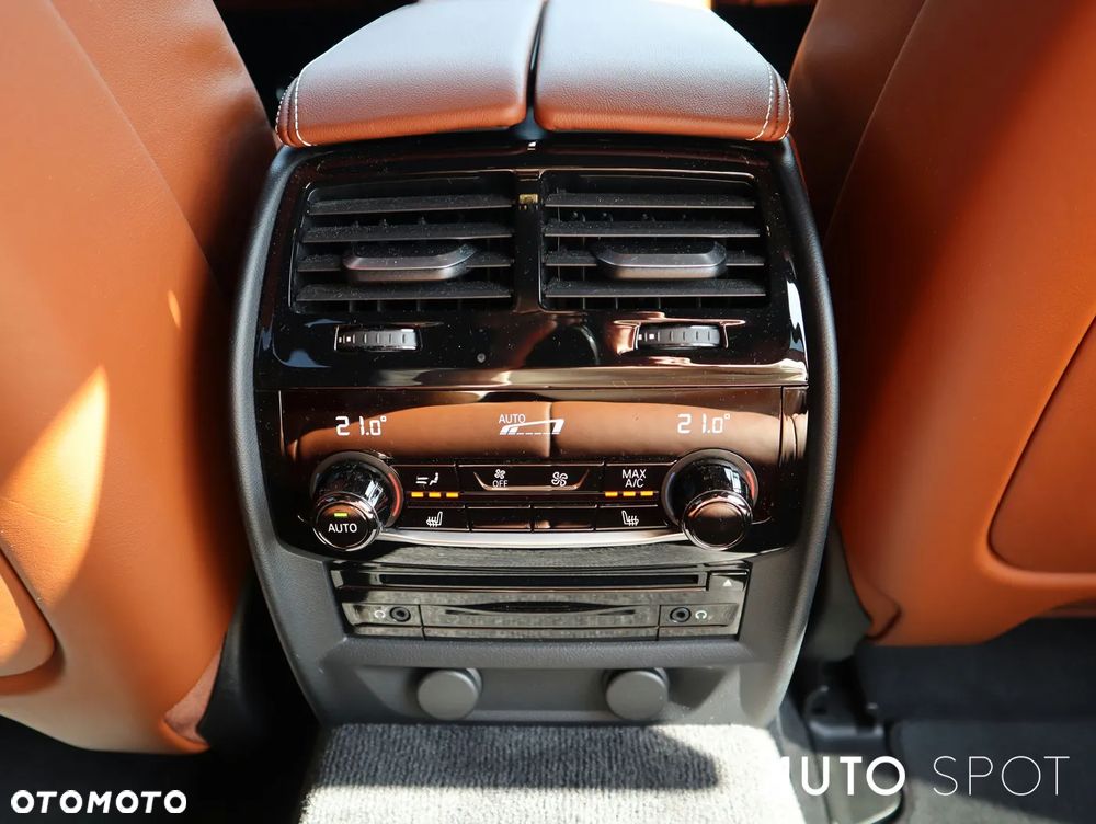BMW Seria 5 M550d xDrive - 38