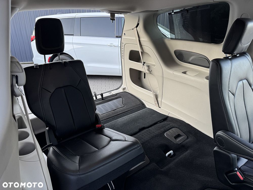 Chrysler Pacifica - 29