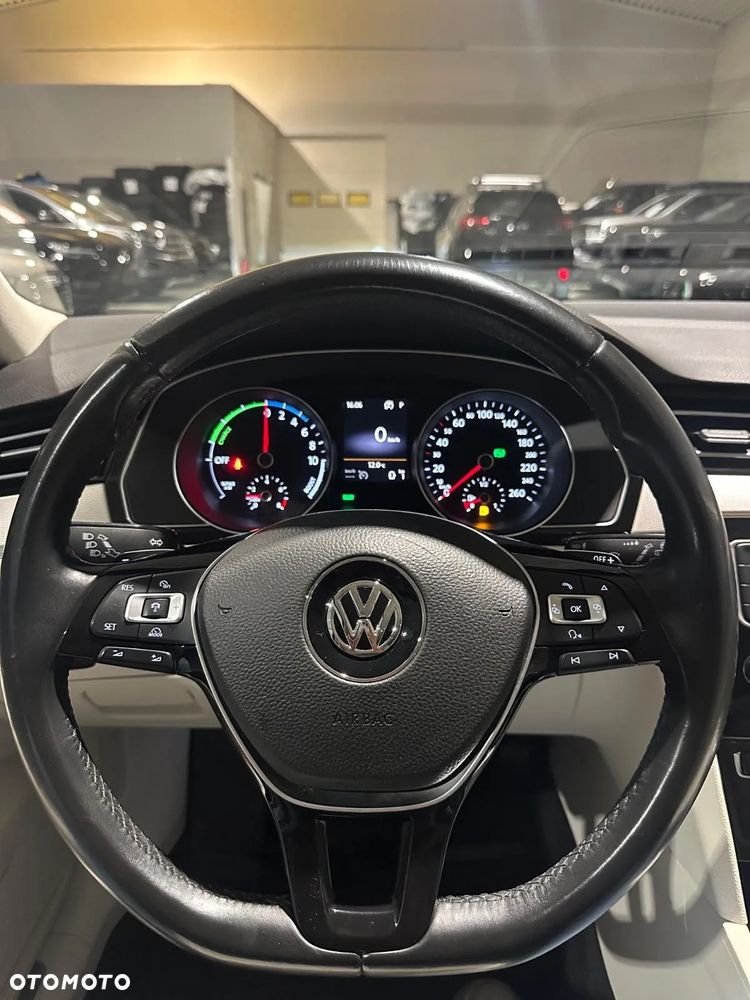 Volkswagen Passat - 24
