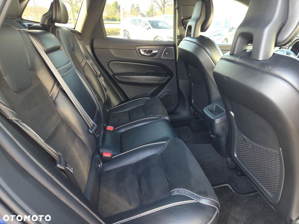 Volvo XC 60 T5 AWD R-Design - 12