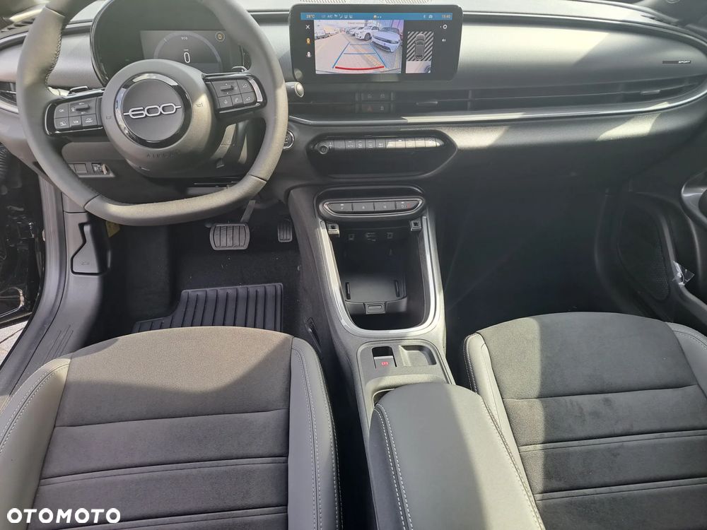 Fiat 600 1.2 Turbo Sport eDCT - 5