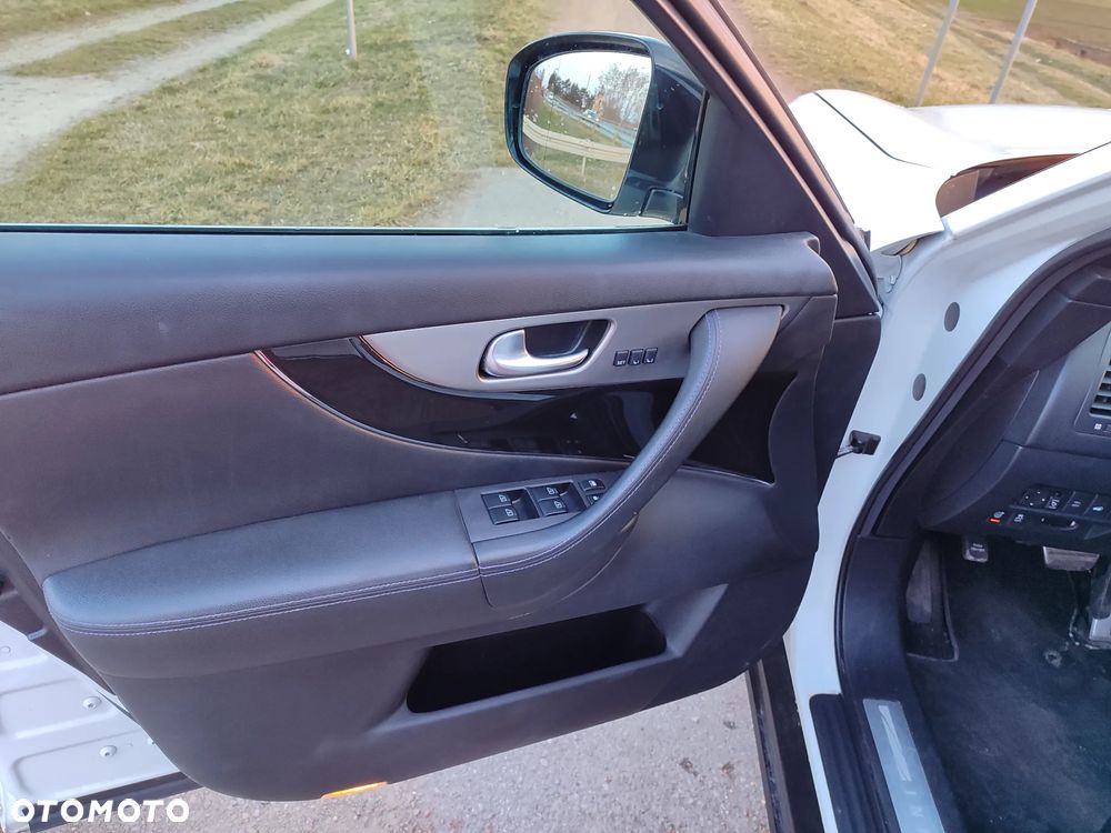 Infiniti Q70 3.0d S - 18