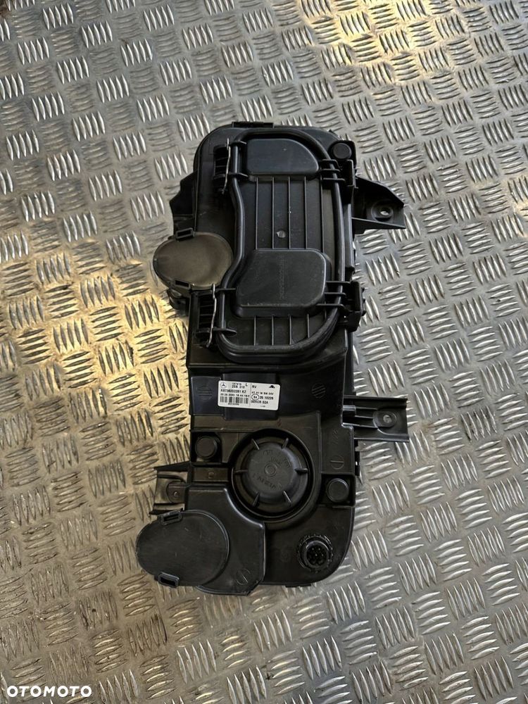 LAMPA REFLEKTOR LEWY MERCEDES ATEGO A9738202261 - 3