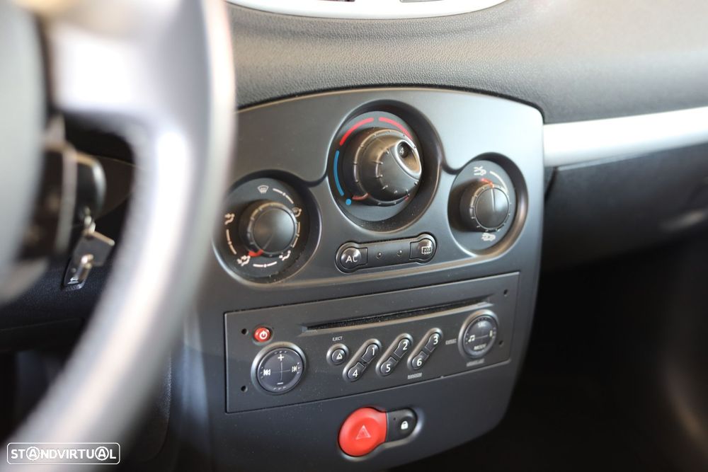 Renault Clio 1.2 16V Confort - 18