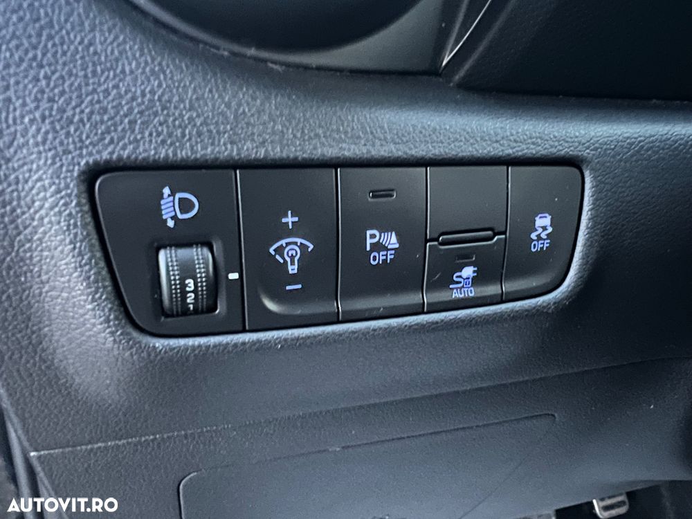 Hyundai KONA Select - 22