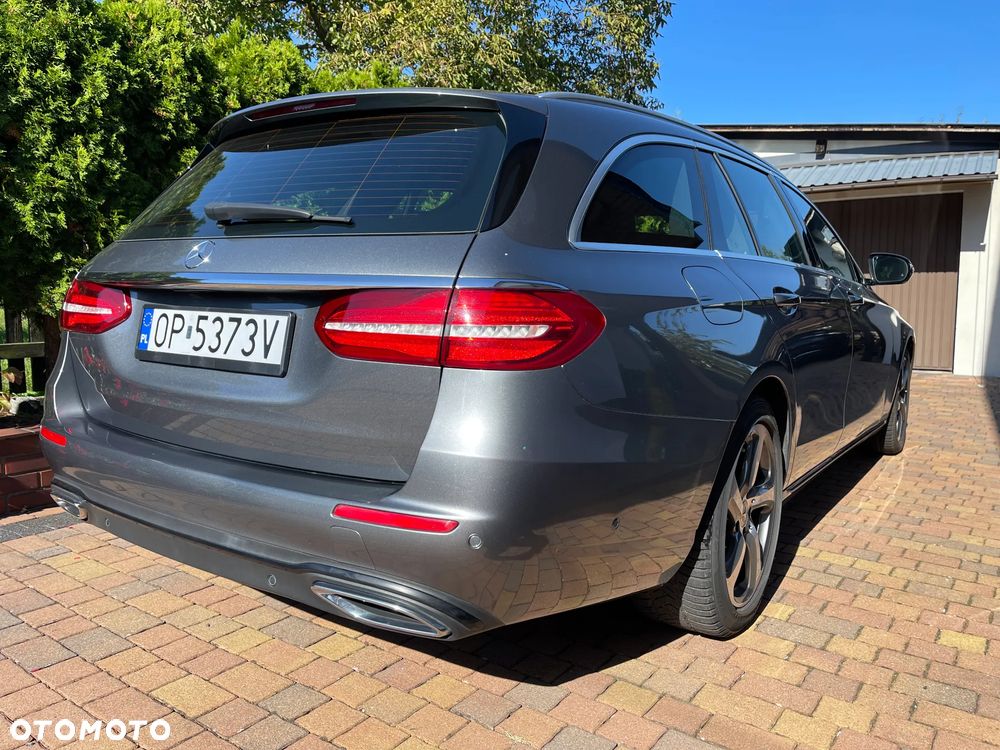 Mercedes-Benz Klasa E 220 d 4Matic T 9G-TRONIC Sportstyle Edition - 4