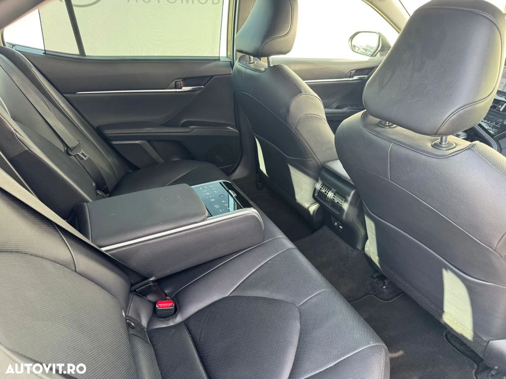 Toyota Camry Luxury - 11