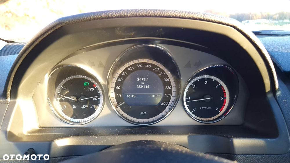 Mercedes-Benz Klasa C 250 CDI BlueEff Avantgarde - 22