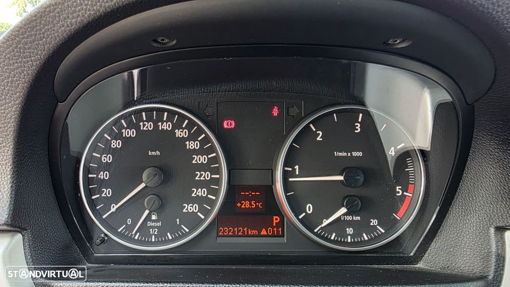 BMW 320 dA Touring - 36