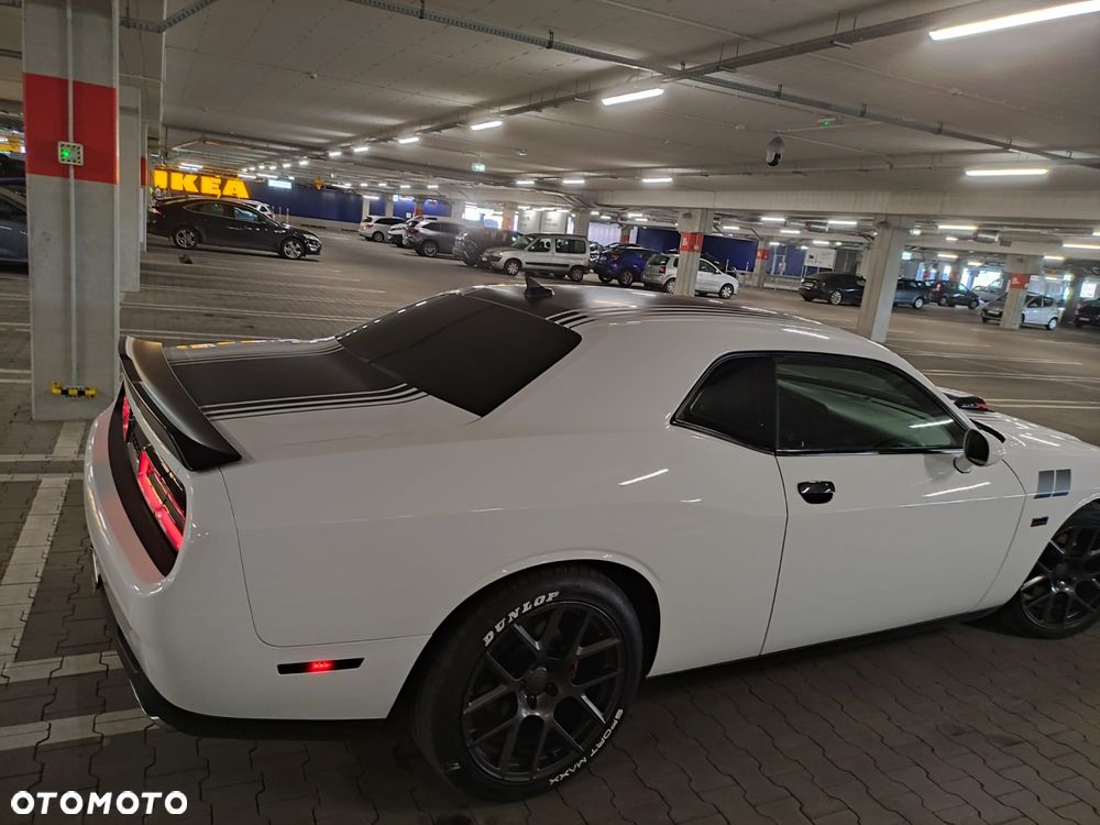 Dodge Challenger - 9