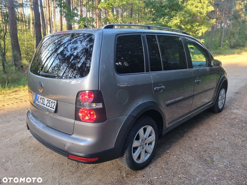 Volkswagen Touran 2.0 TDI DPF Highline DSG - 4