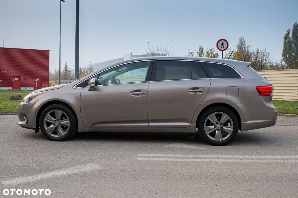 Toyota Avensis 1.8 Premium - 5
