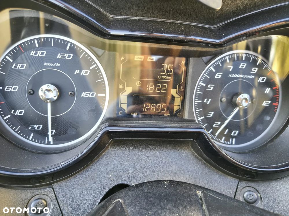 Yamaha X-max - 8