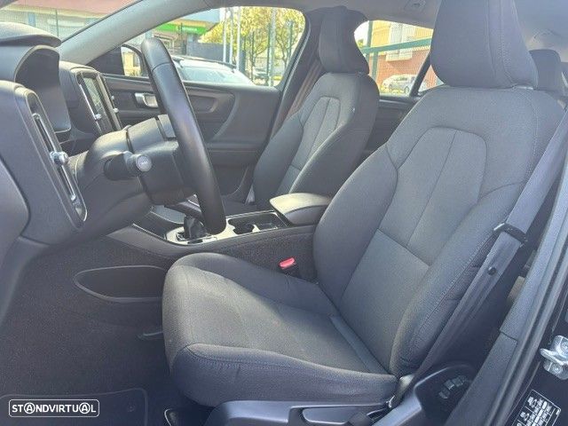 Volvo XC 40 2.0 D3 - 18
