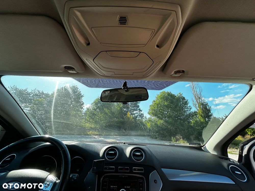 Ford Mondeo 2.0 TDCi Ambiente - 32