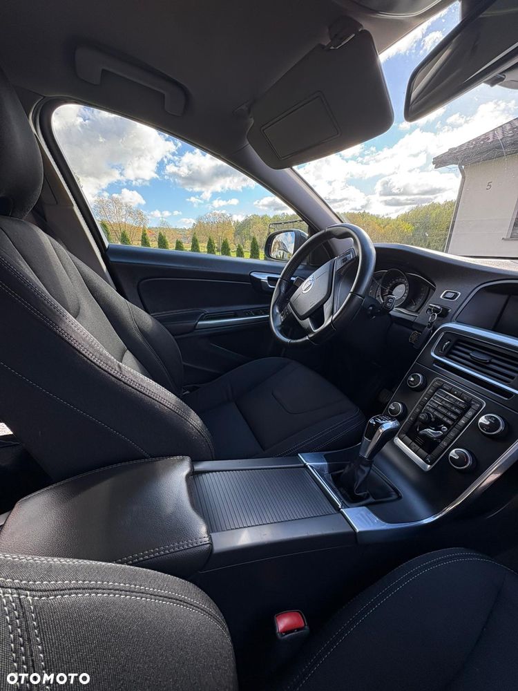 Volvo V60 D2 Drive-E Momentum - 24