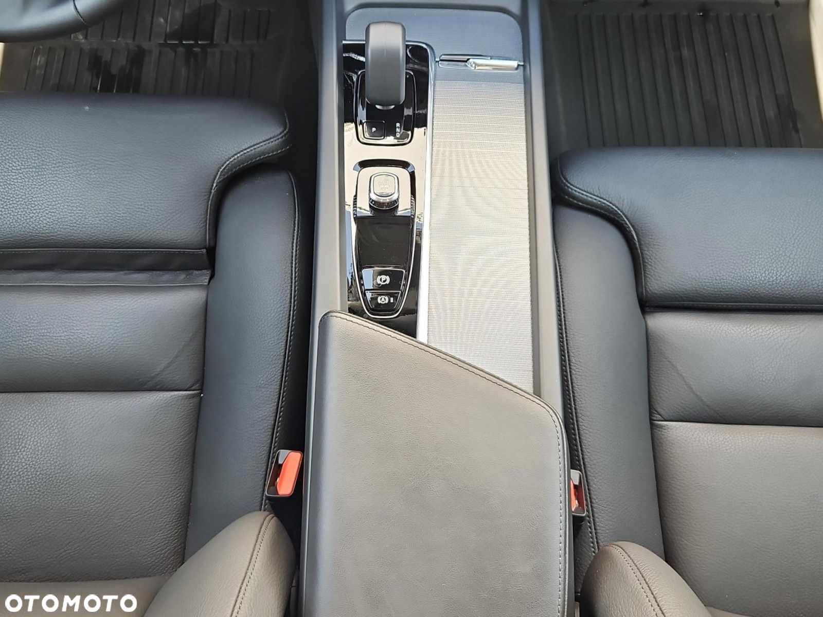 Volvo XC 60 B5 B AWD Plus Dark - 27
