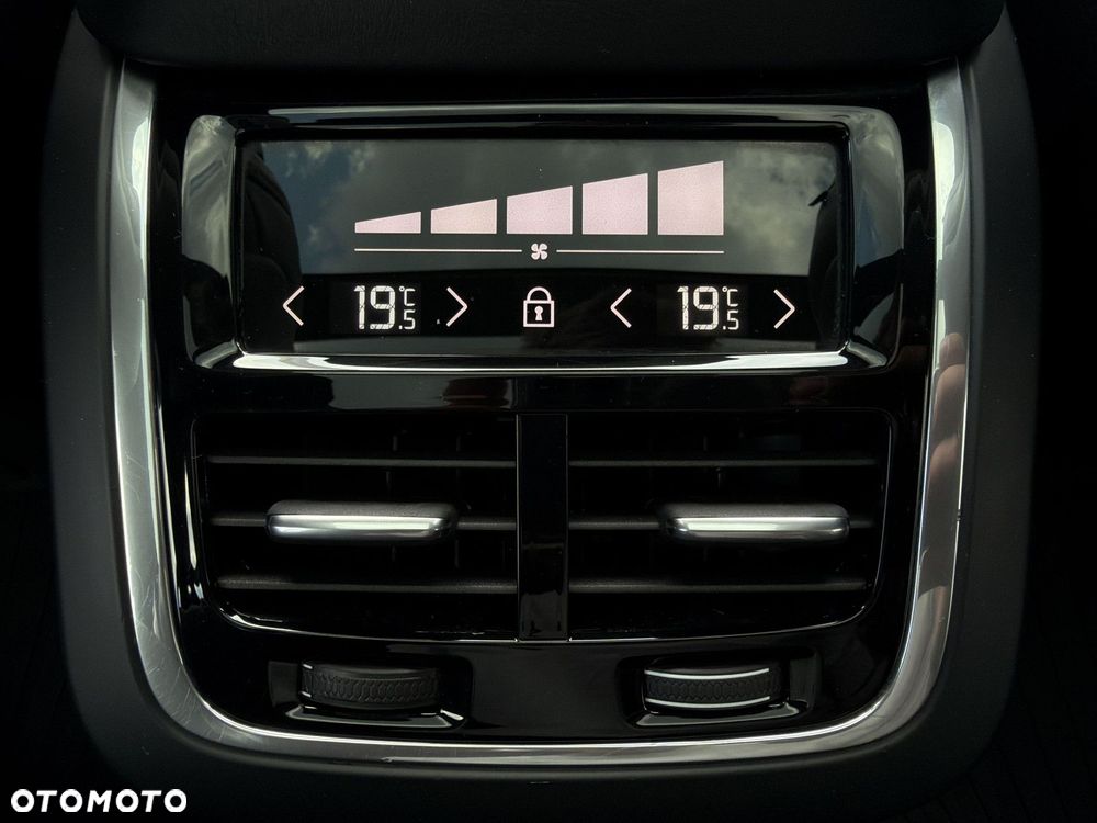 Volvo XC 90 - 30