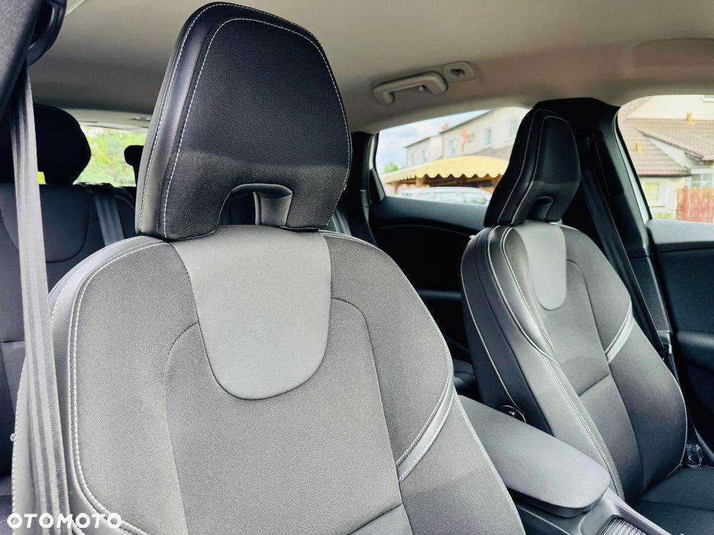 Volvo V40 D4 Drive-E Momentum - 33