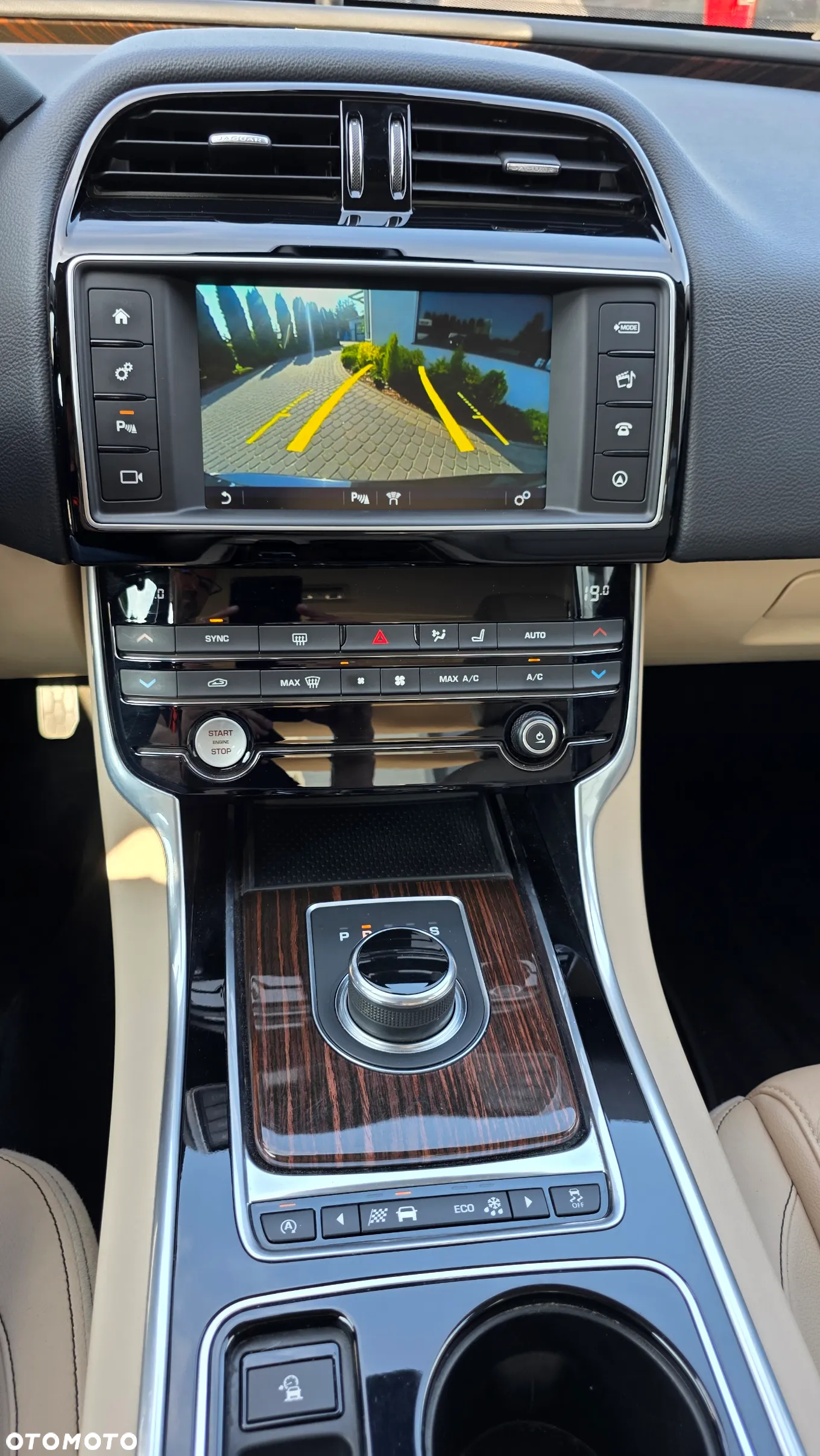 Jaguar XE 2.0 D AWD Prestige - 10