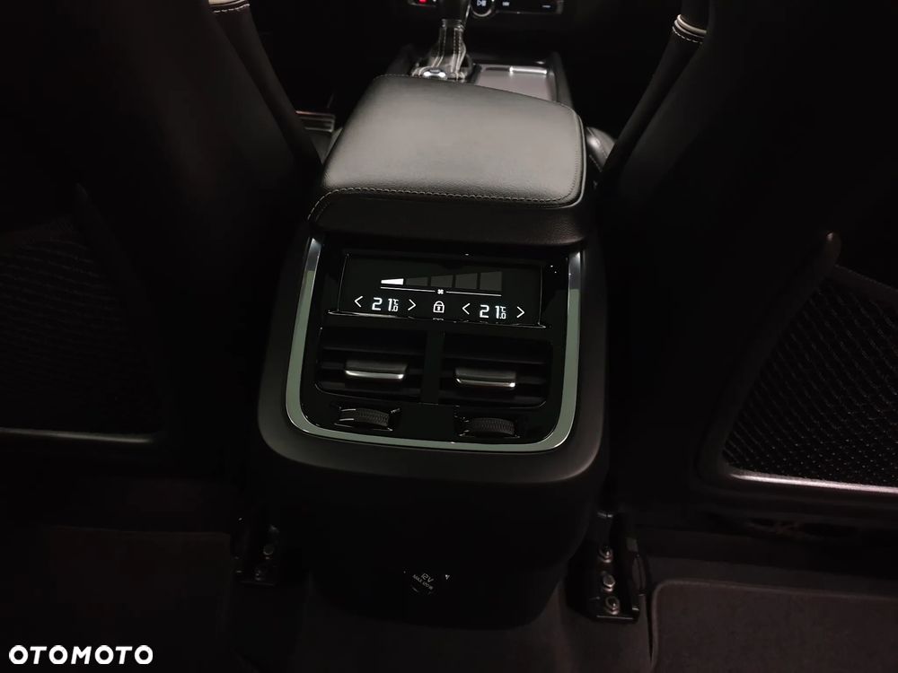 Volvo XC 60 D4 R-Design - 26