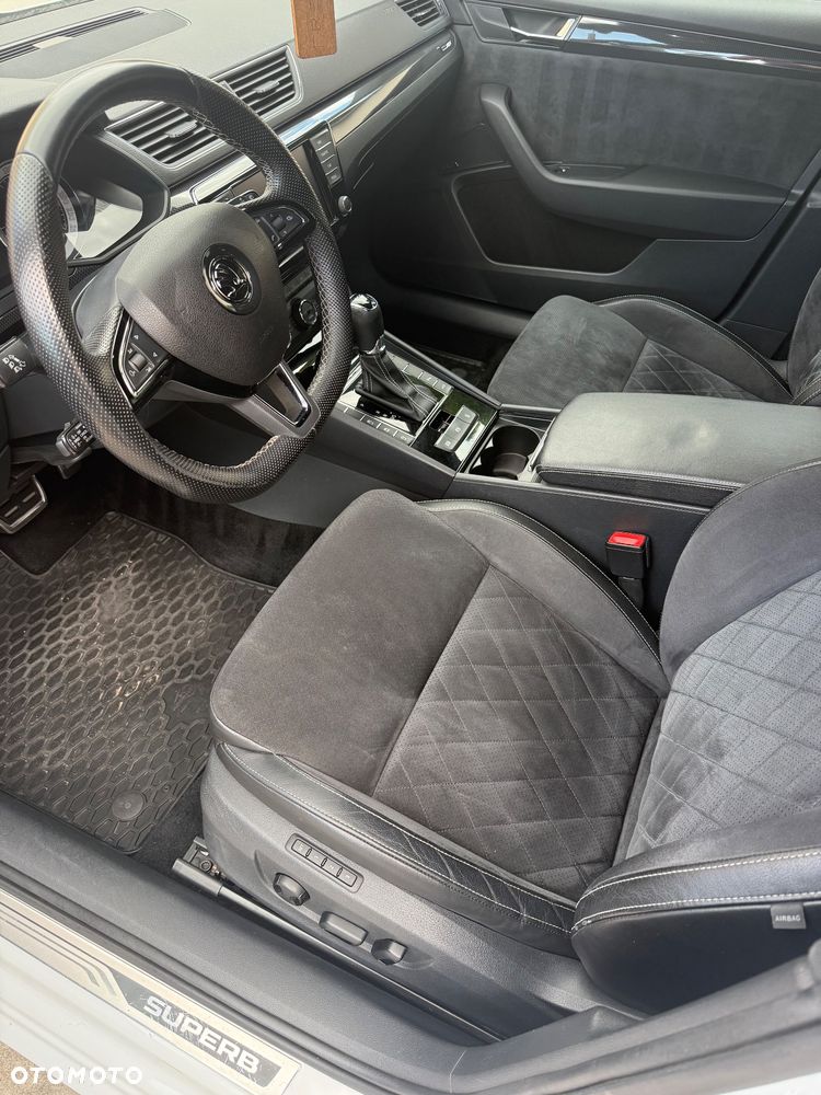 Skoda Superb 2.0 TDI Sportline DSG - 8