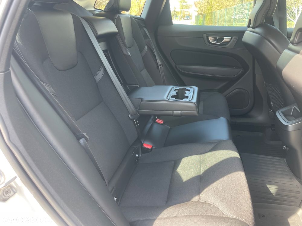 Volvo XC 60 B5 B Momentum Pro - 30