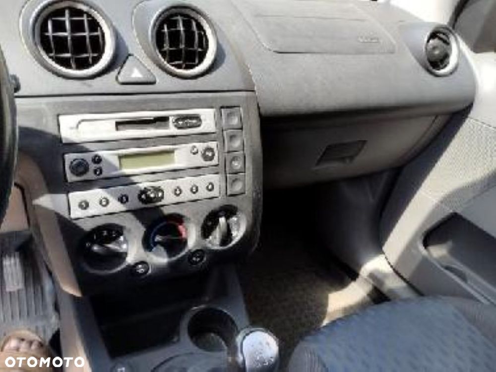 Ford Fiesta 1.4 - 9