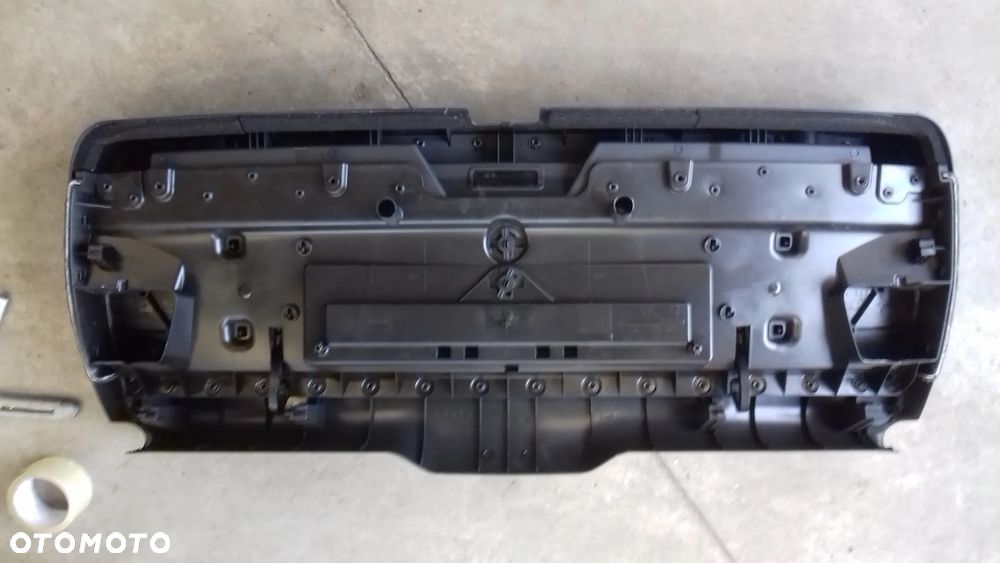 osłona tapicerka klapy bagażnika 4F9867979 A6 C6 kombi - 7