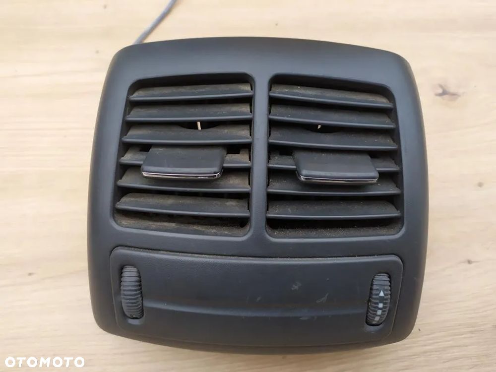 MERCEDES W211 KRATKA NAWIEWU TYLNA CZARNA