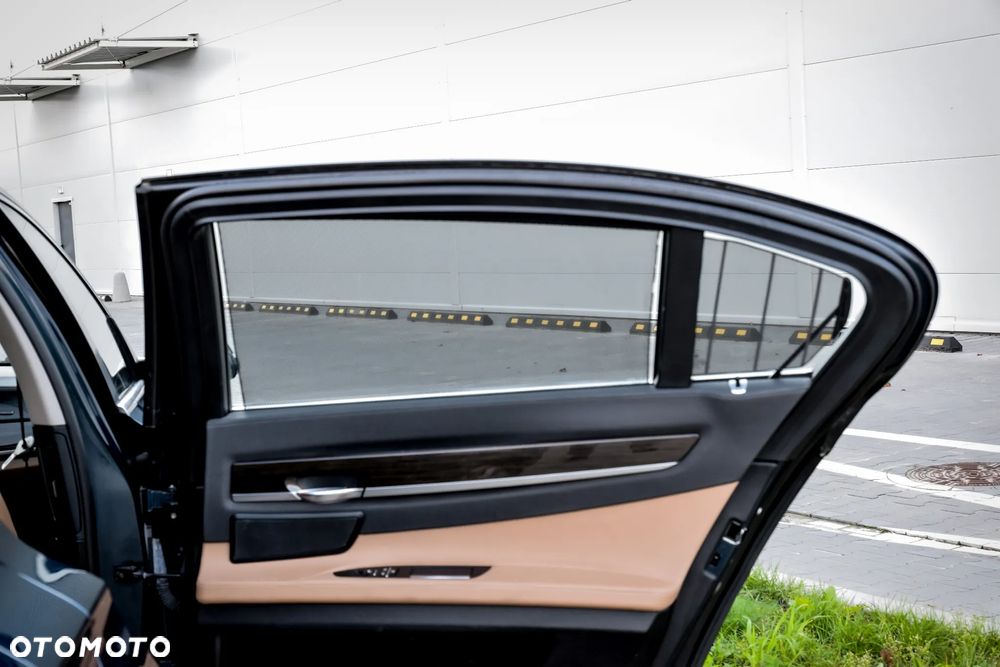 BMW Seria 7 740i L - 24