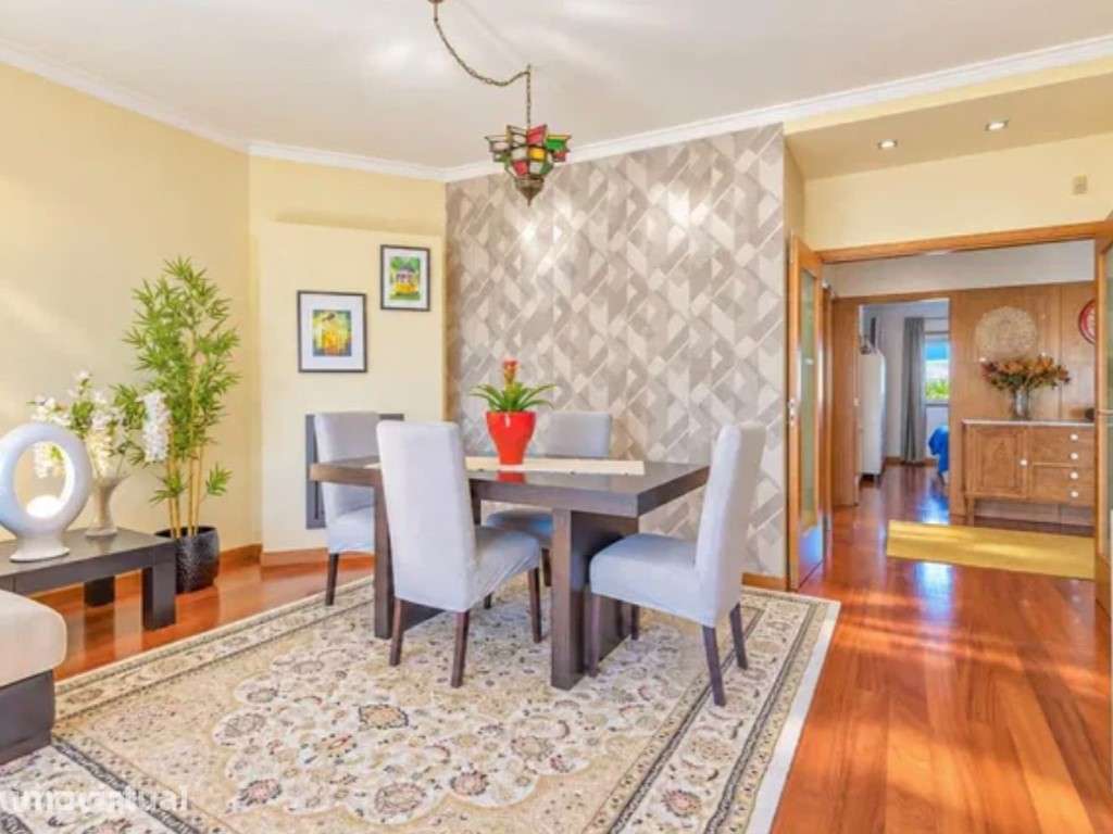 Apartamento T2 a 50 Metros da Praia com Garagem e Arrumos - Grande imagem: 3/8