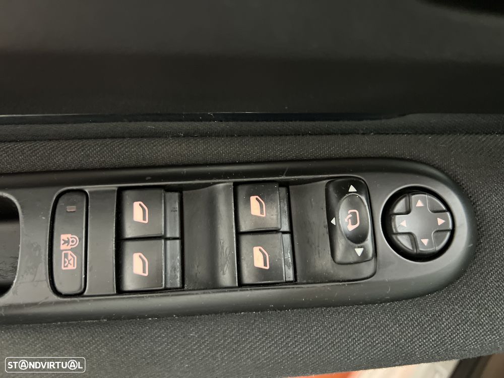 Peugeot 3008 1.6 HDi Allure - 17