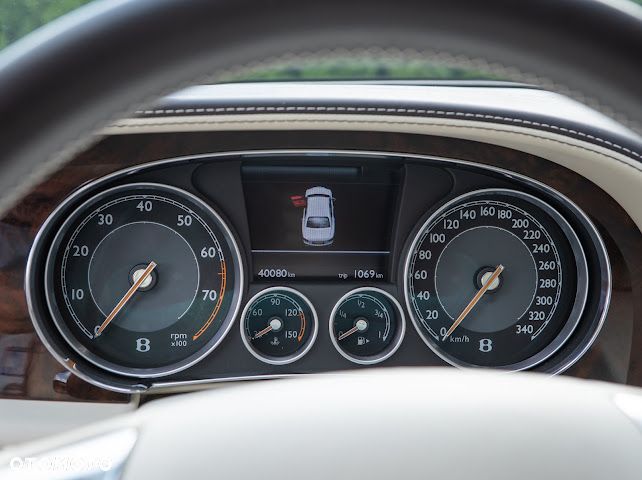 Bentley Flying Spur - 23
