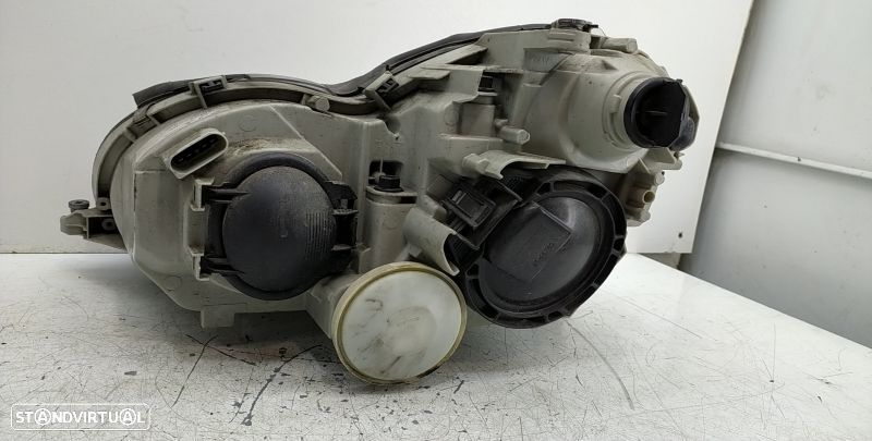 Farol Direito Mercedes-Benz C-Class (W203) - 3