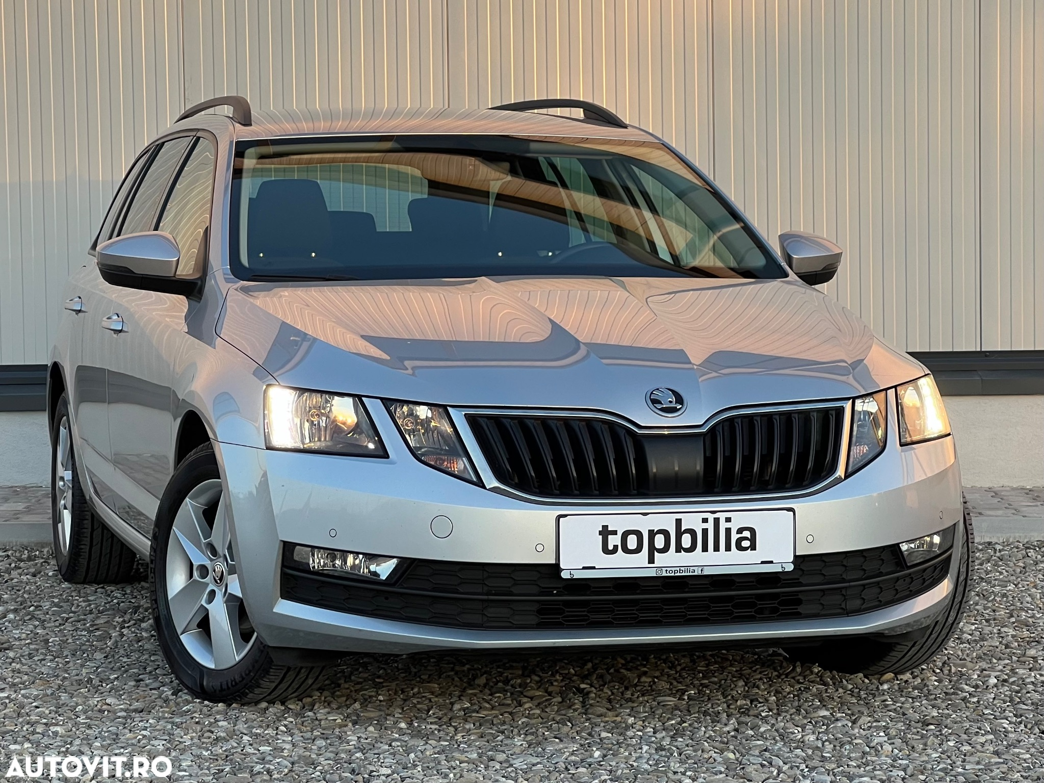 Skoda Octavia Combi Diesel 1.6 TDI Ambition - 2