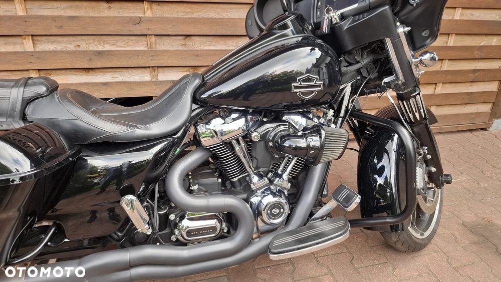 Harley-Davidson Touring Street Glide - 11