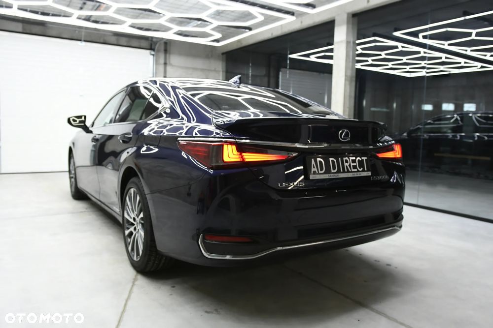 Lexus ES 300h Business Edition + - 11