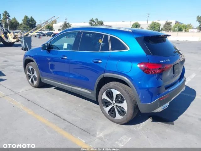 Mercedes-Benz GLA 250 4-Matic - 3