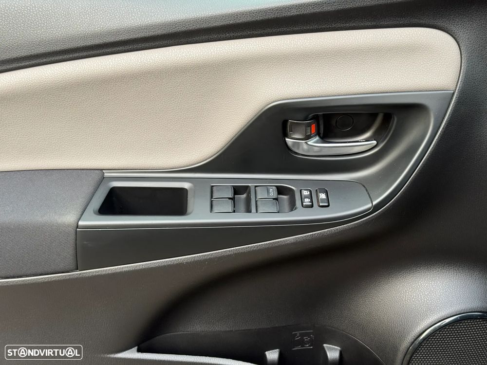 Toyota Yaris 1.5 HSD Square Collec.Bronze - 35