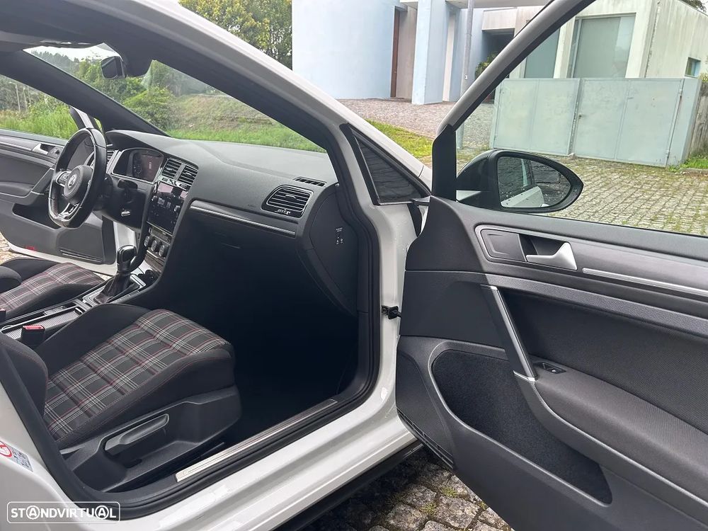 VW Golf 2.0 TSI GTI DSG Performance - 19