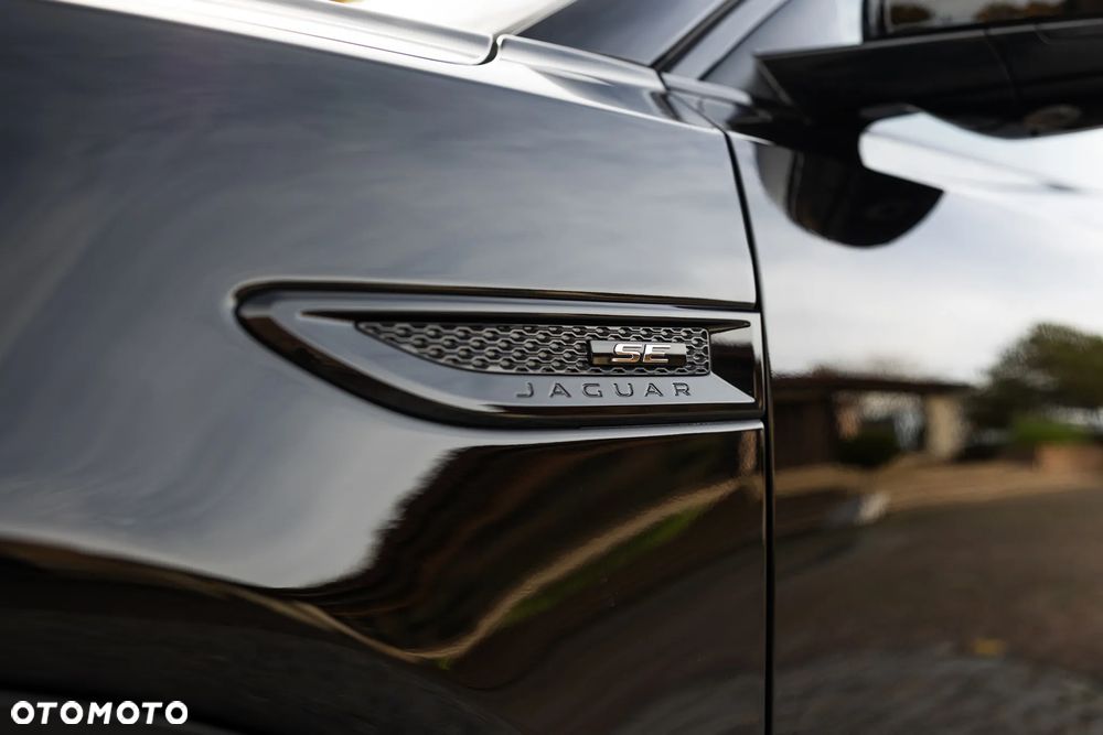 Jaguar E-Pace 2.0 i4P AWD R-Dynamic SE - 3