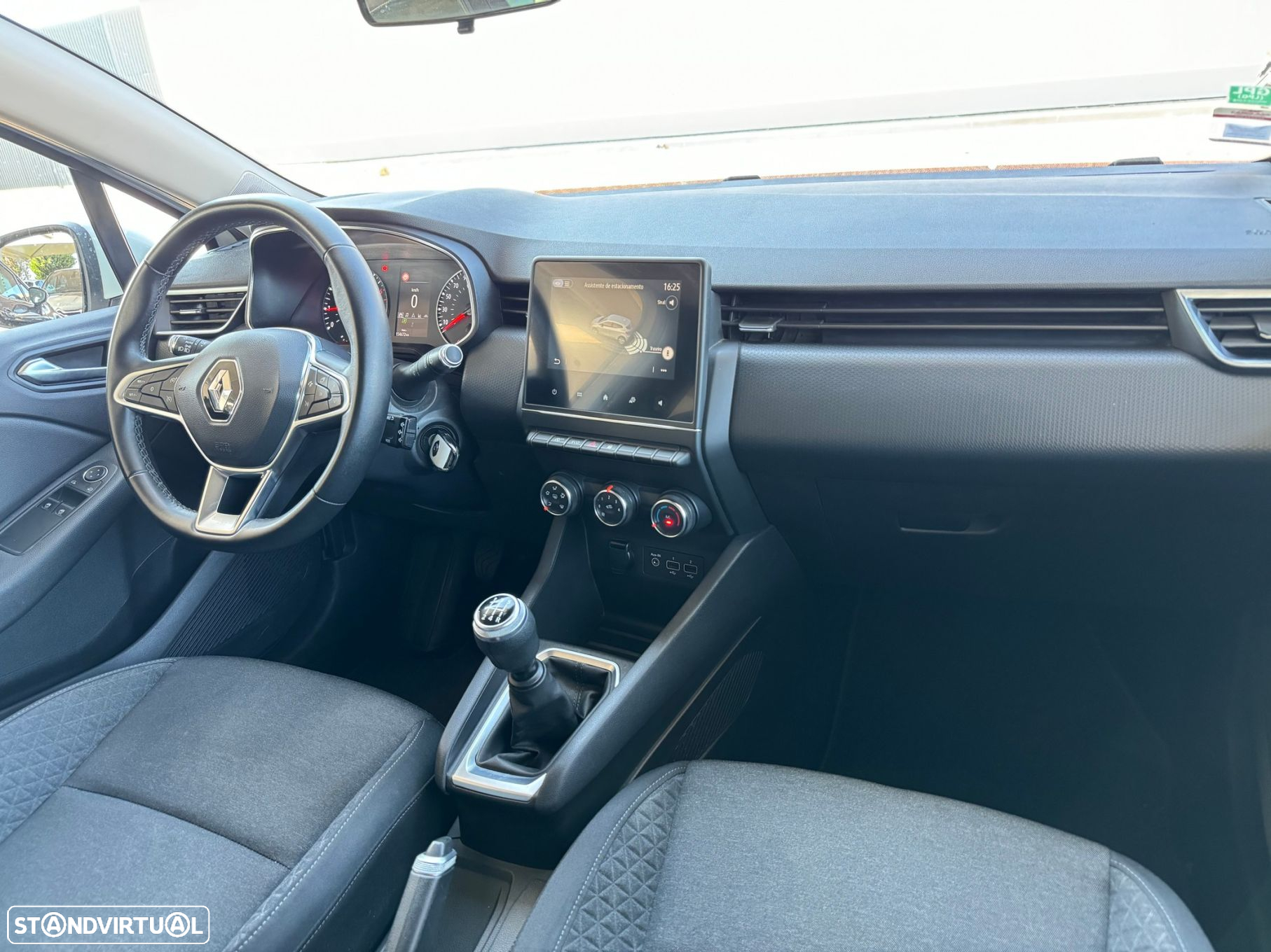 Renault Clio 1.0 TCe Limited Bi-Fuel - 17